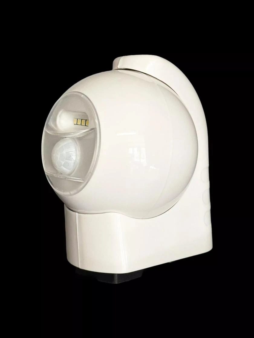 MAXSA® Motion-Activated LED Outdoor Light - Image 4